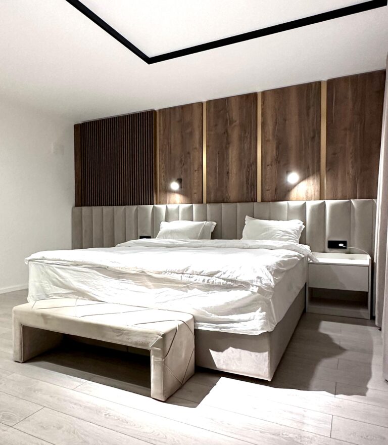 Modernes Doppelbett mit stilvollem Design für das Schlafzimmer